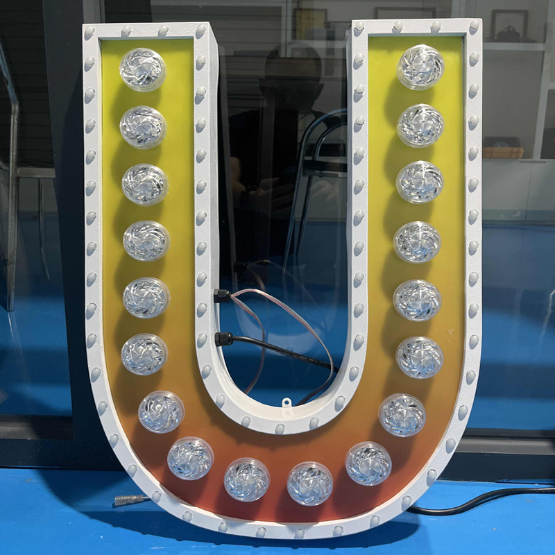 为何游乐场合常用金属LED发光字标识装饰？？？？