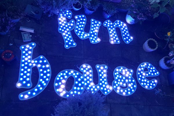 南宫NG28照明的娱光灯用在英国游乐装备展示